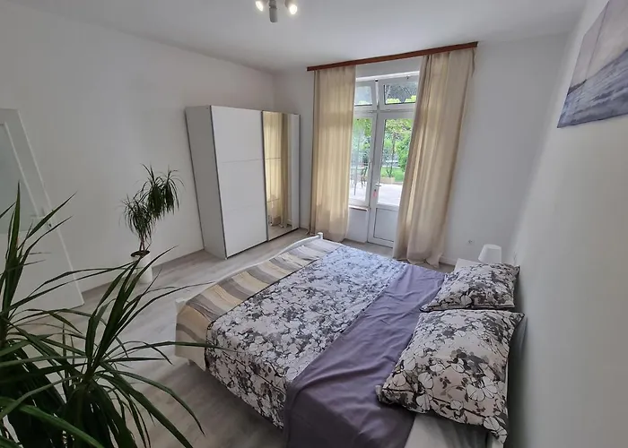 Retreat Apartments With Free Parking