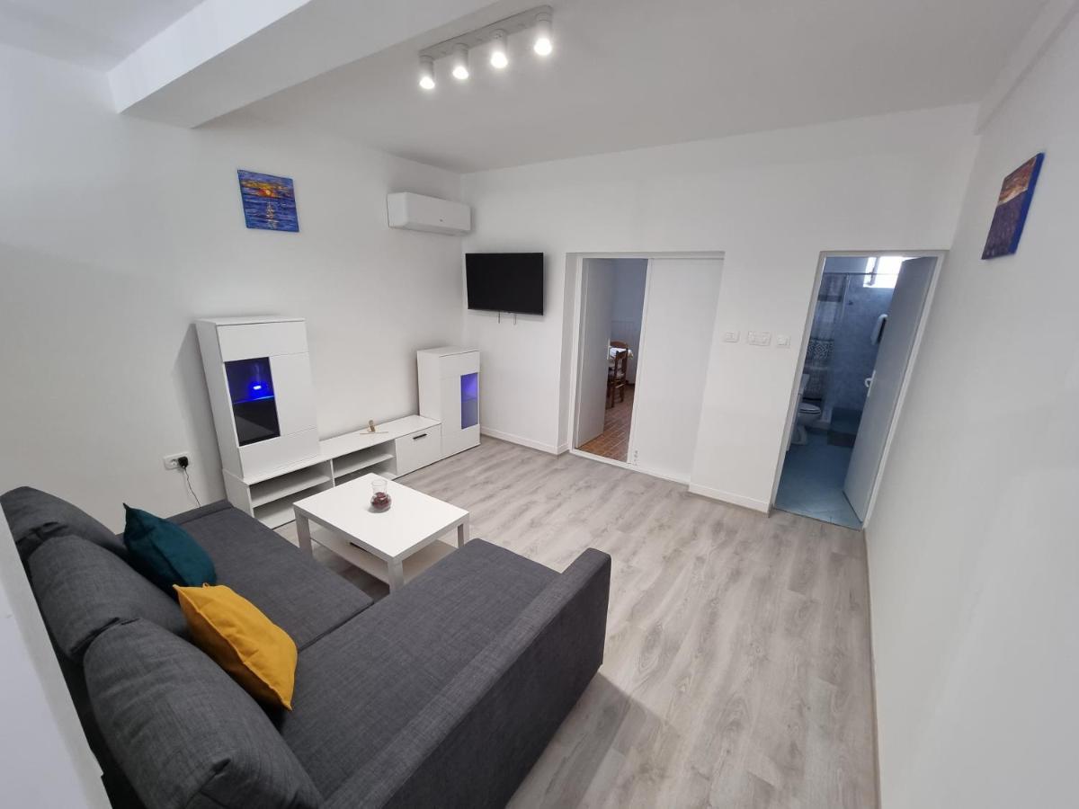 Apartment Retreat With Free Parking *