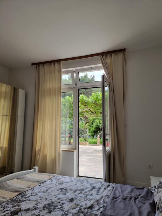 Retreat With Free Parking Apartment Pula