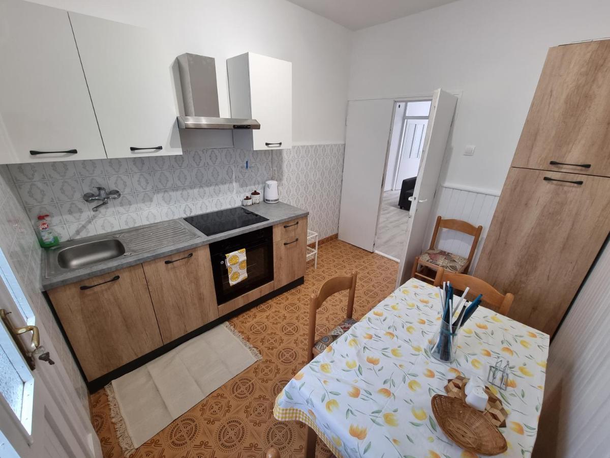Retreat With Free Parking Apartment Pula