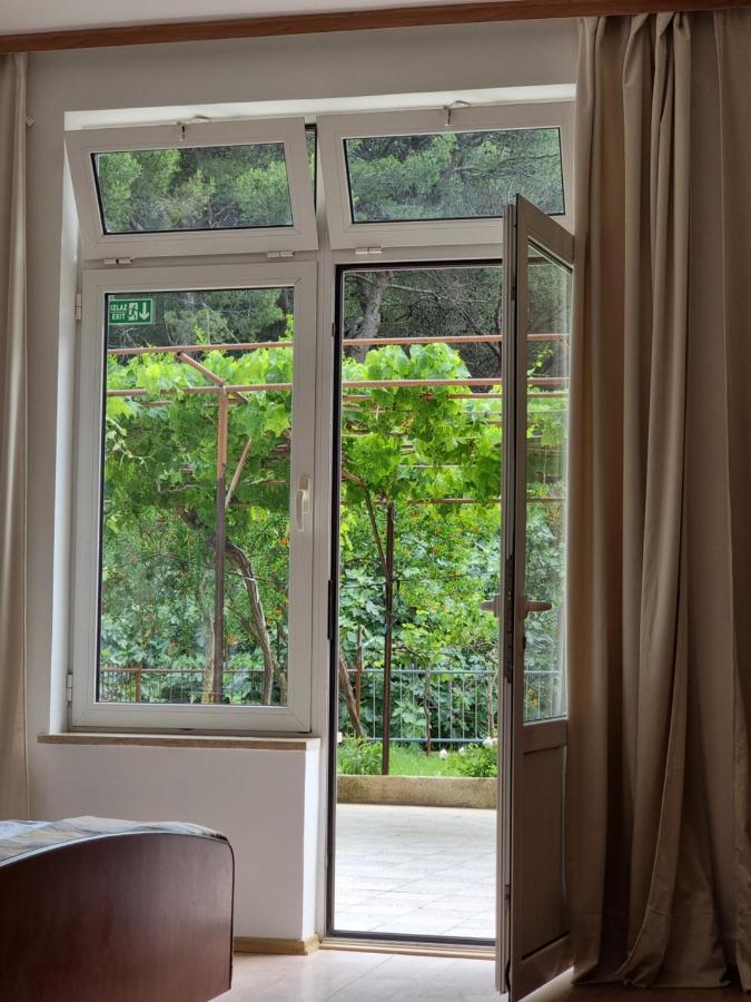 Retreat With Free Parking Pula