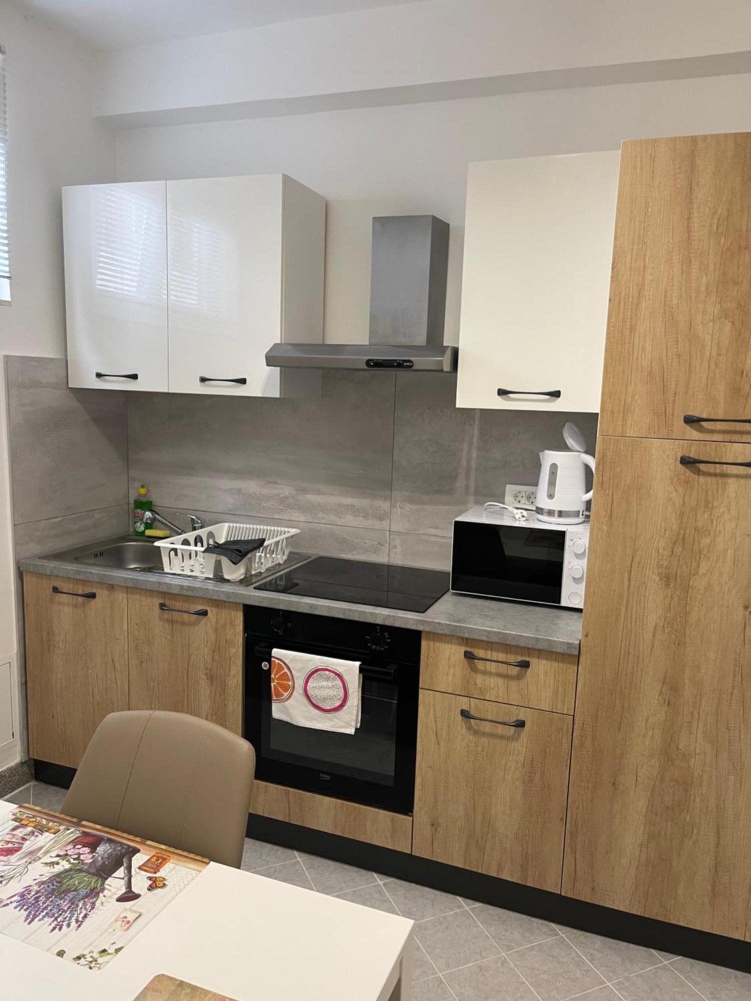 Retreat With Free Parking Apartment Pula