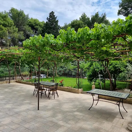 Retreat Apartments With Free Parking Pula Exterior photo