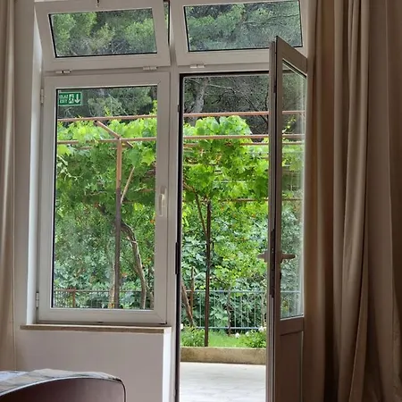 Retreat Apartments With Free Parking Pula Exterior photo