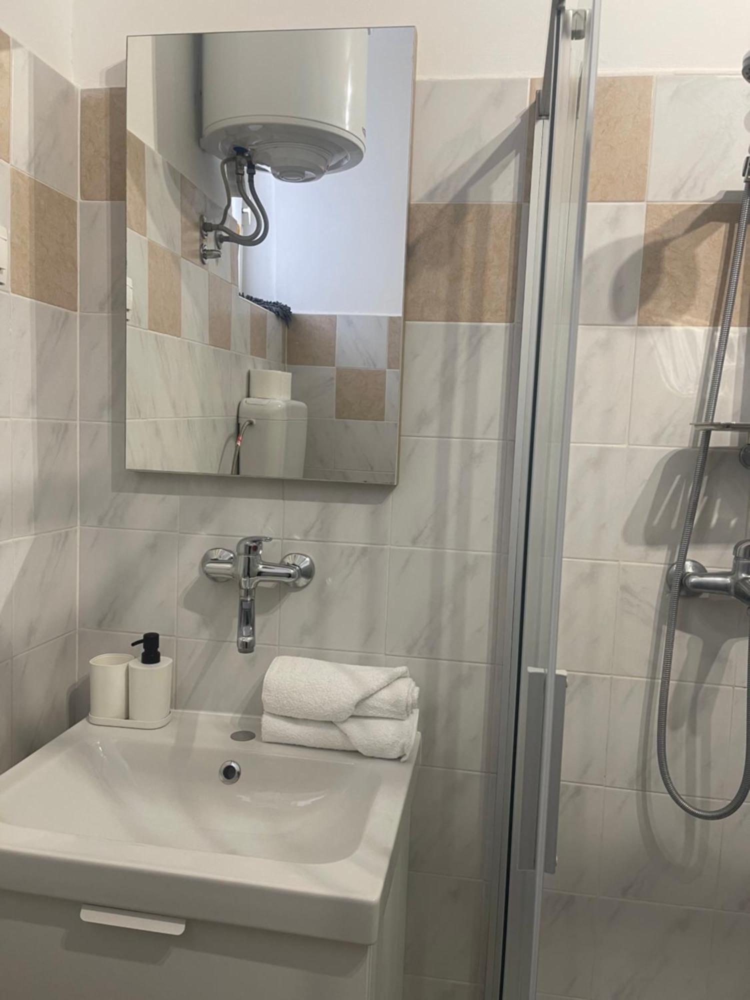 Retreat With Free Parking Apartman Póla